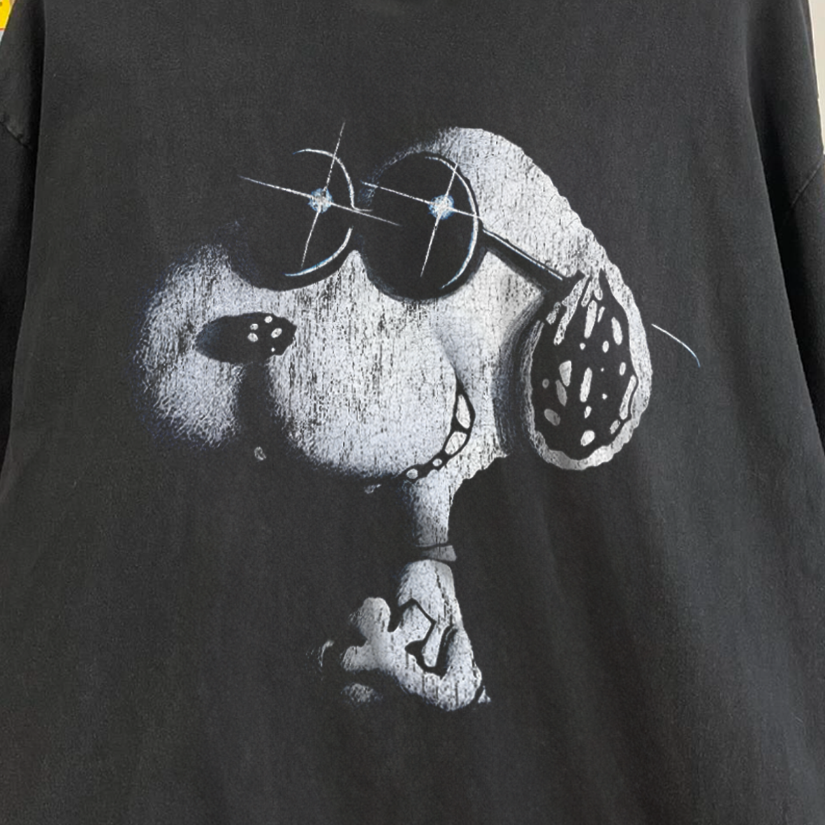 SHADES OF SNOOPY 90'S NOSTALGIA WASHED BLACK T-SHIRT