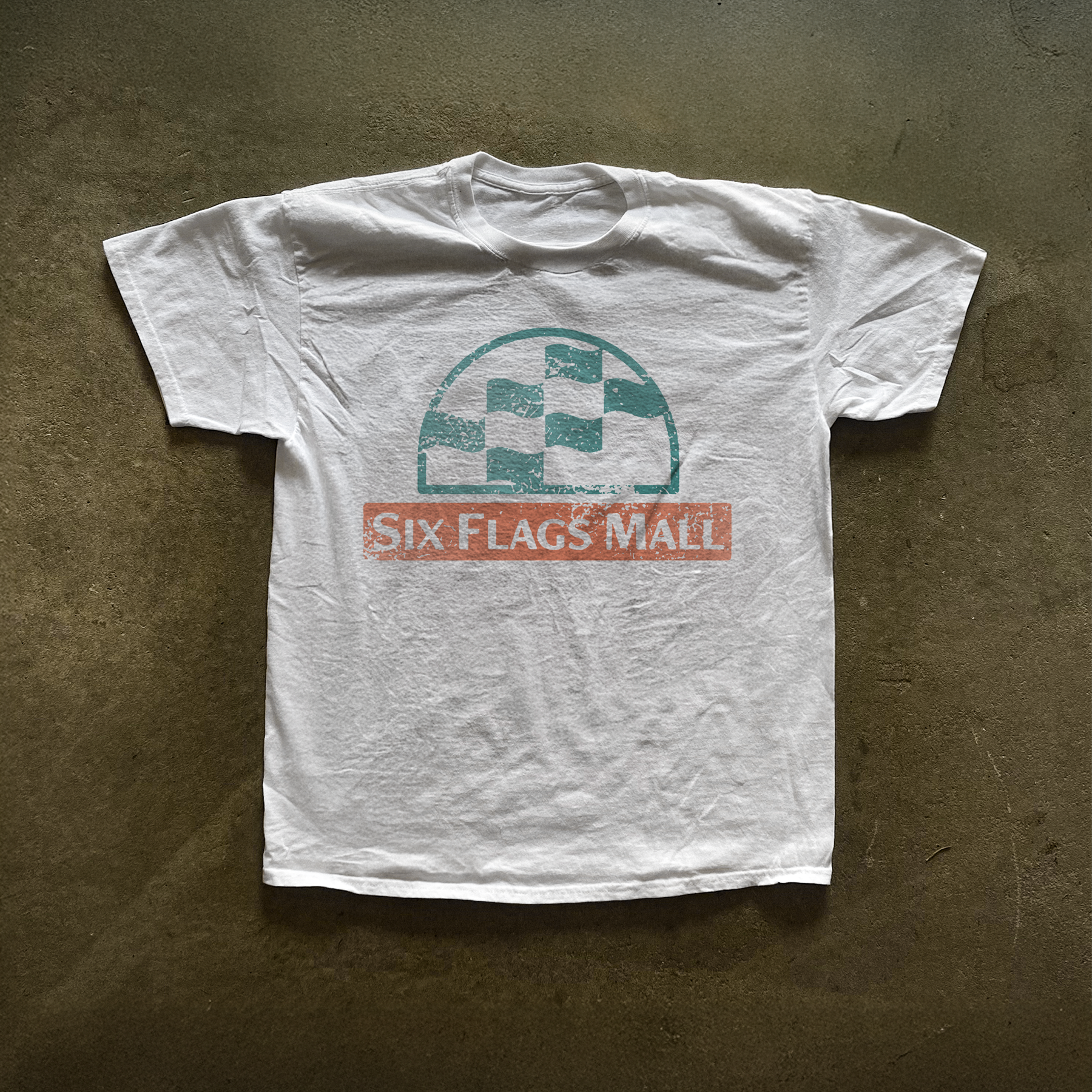 'SIX FLAGS MALL' RETRO WHITE TEE