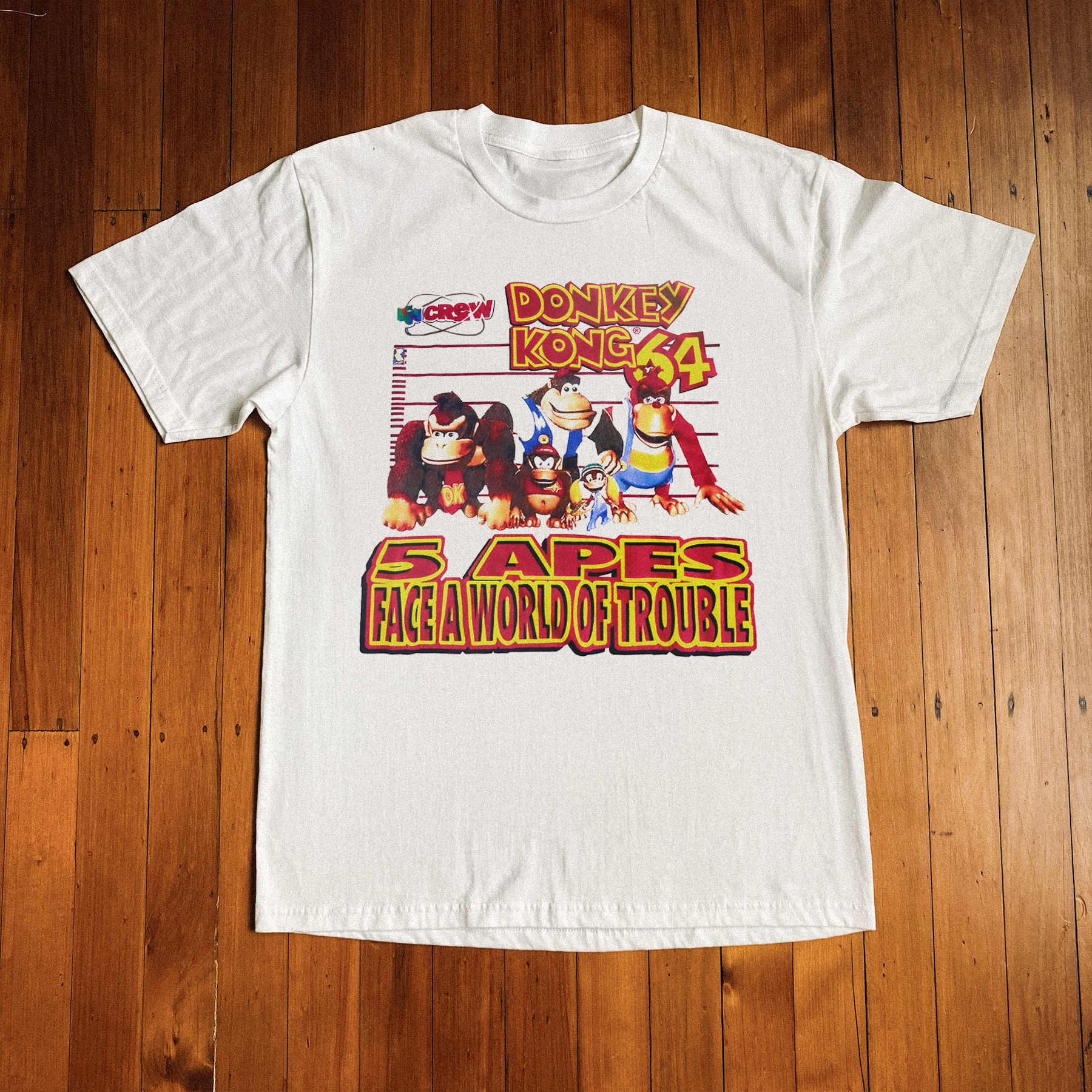 DONKEY KONG 64 '5 APES FACE THE WORLD' WASHED WHITE T-SHIRT