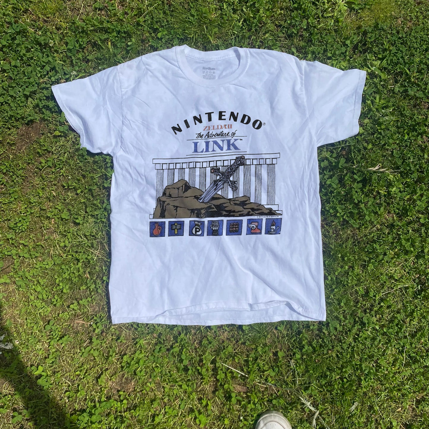 Zelda Aventures of Link Nintendo Washed White Tee